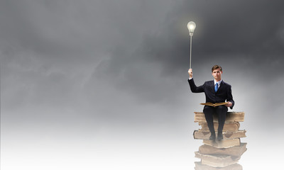 标准斯太尔风格的FMTV中型战术卡车 18年新款成了美式猪鼻长头车