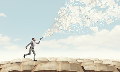 酸蜂(无刺蜂)是蜜蜂吗？